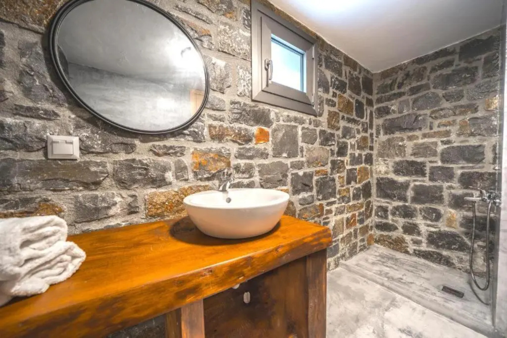 TerraZeus - Stone House Beachfront 3