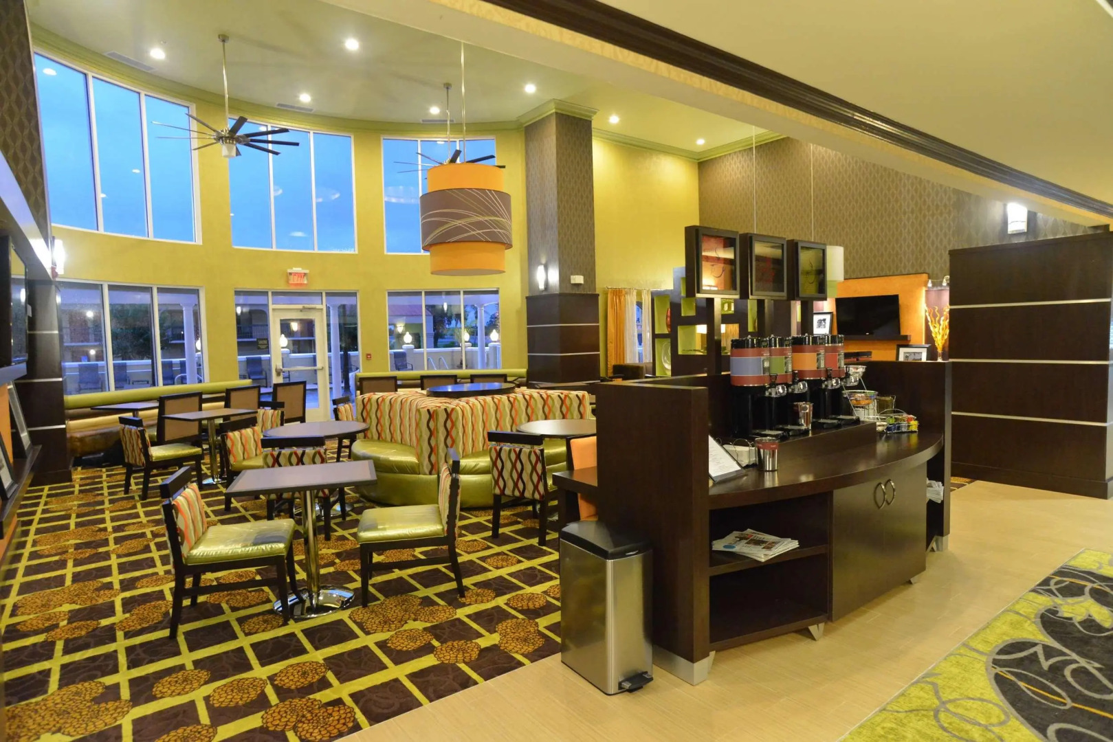 Отель Hampton Inn & Suites Lake City