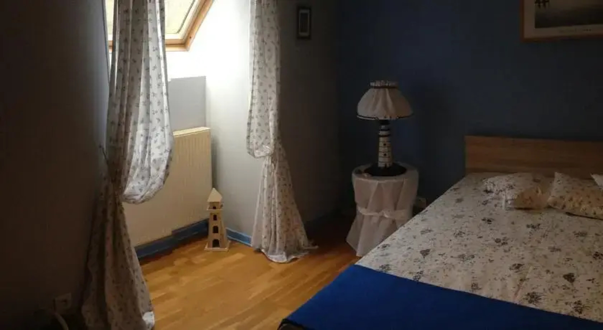 Maison Aux Volets Bleu