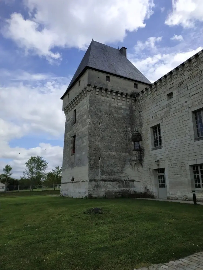 Gîtes du Château de Monts sur Guesnes