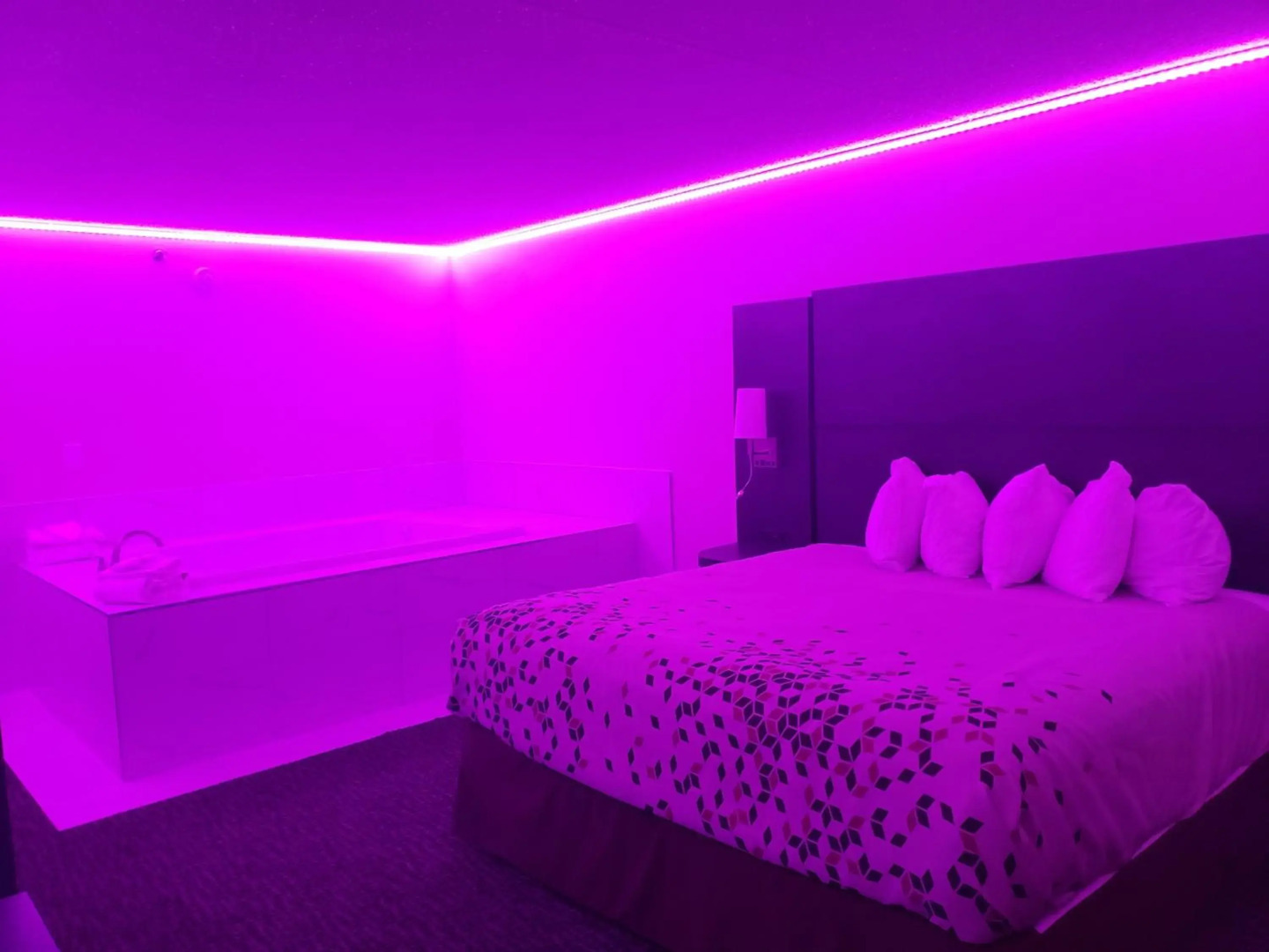 Chicago Club Inn & Suites