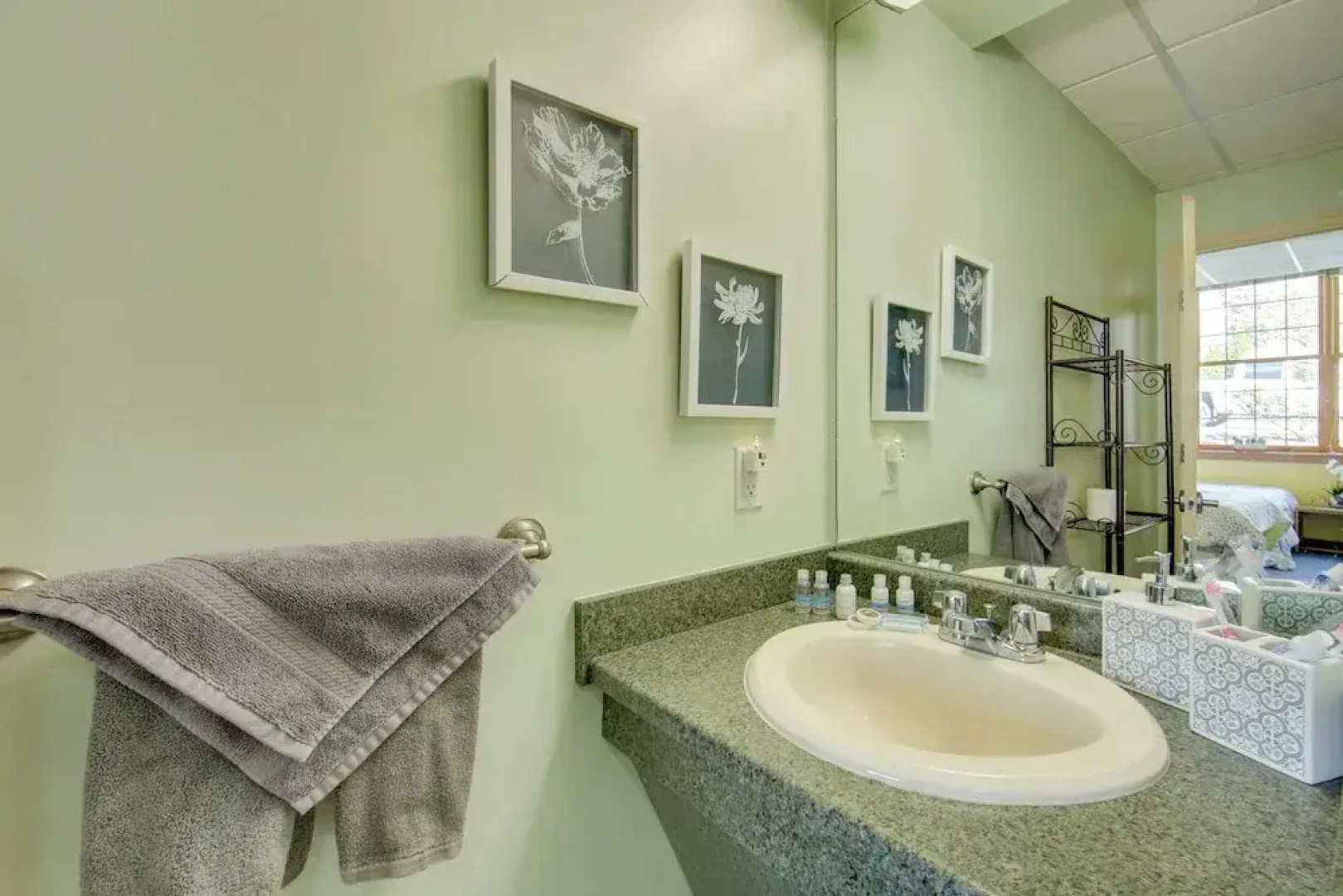 New Kensington Apt Near Parks: Pets Welcome!