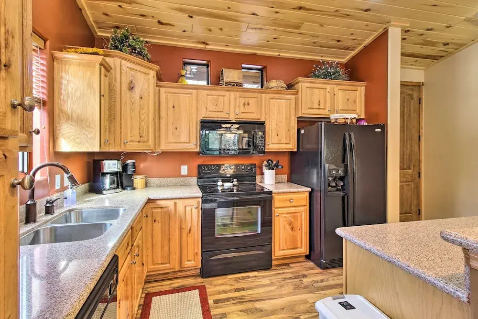 Fireside Comfort & Family Fun: Wooded Show Low Gem