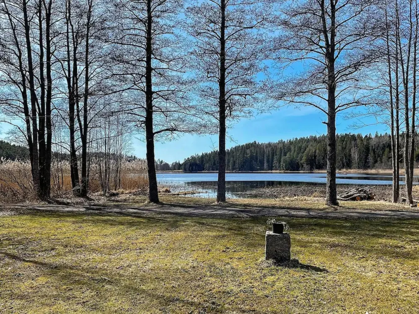Lakefront Cottage in Torsebo