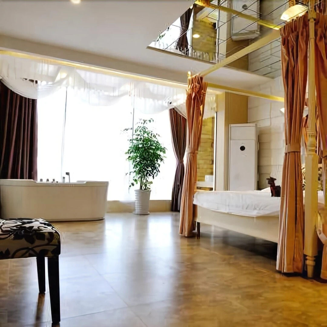 The Love of Maple Theme Hotel