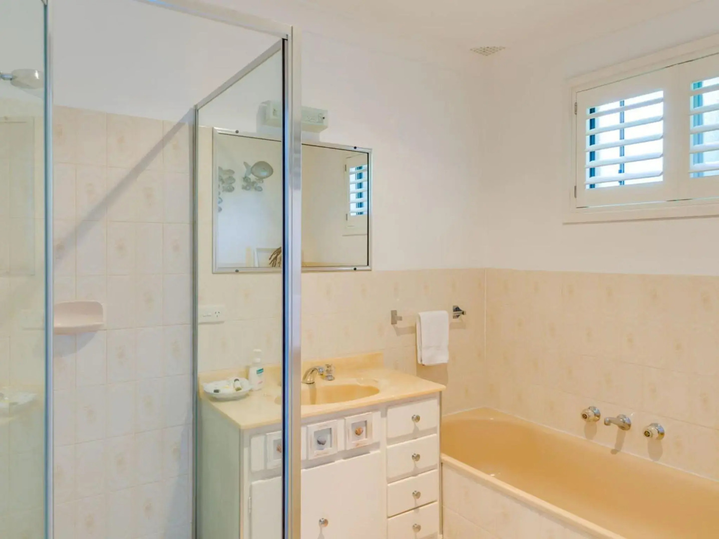 OSPREY Gerroa 4pm check out Sundays