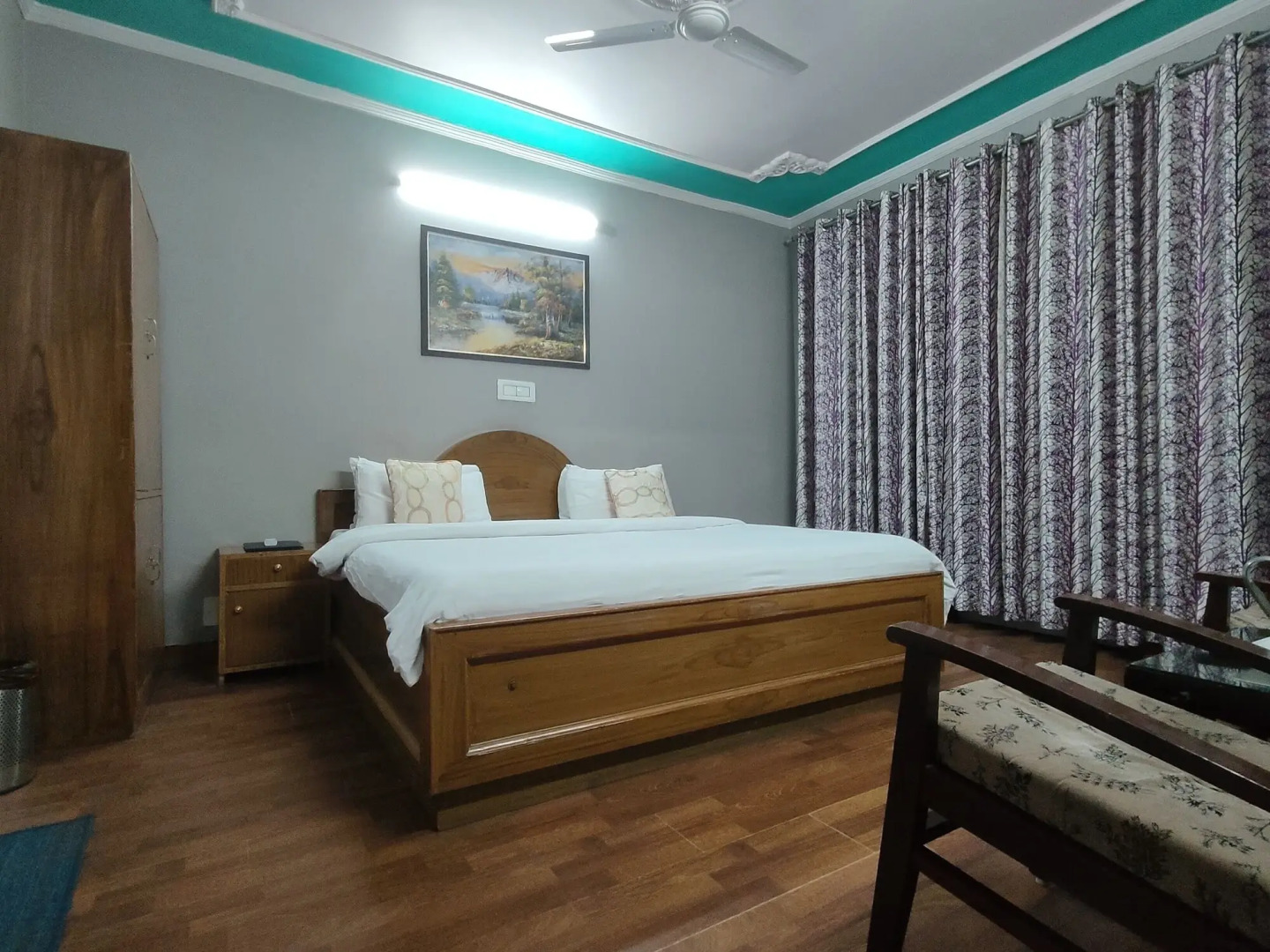 Hotel Snow Crest Inn