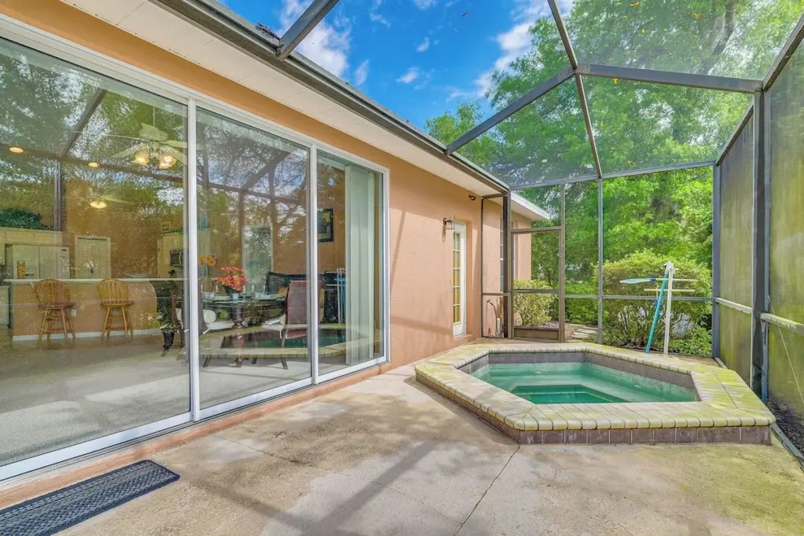 1 Mi to Rainbow Springs State Park: Home w/ Lanai!