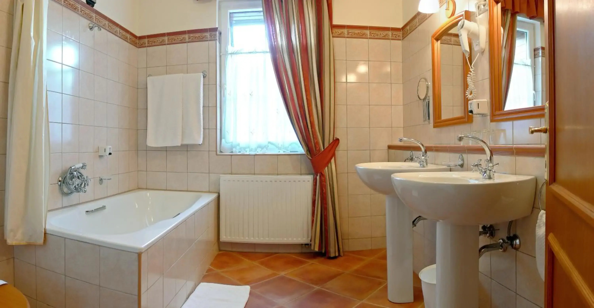 Lévay Villa Hotel