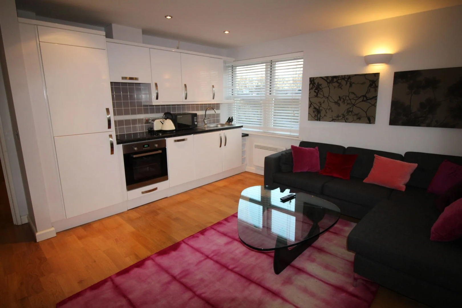 Lux Living Apartments - Marino Place