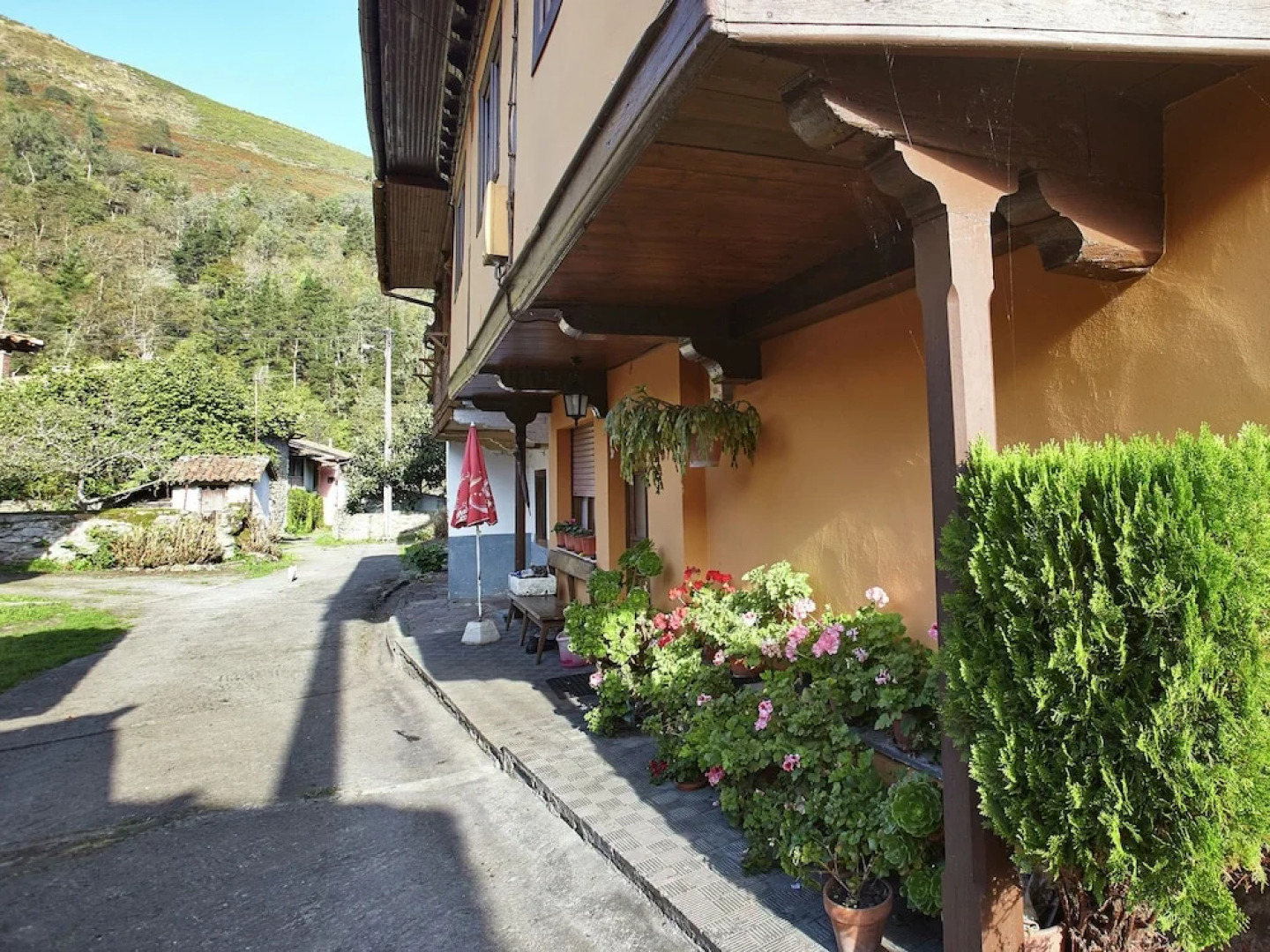 Beautiful Country House With Stunning Views of the Mountains of Asturias