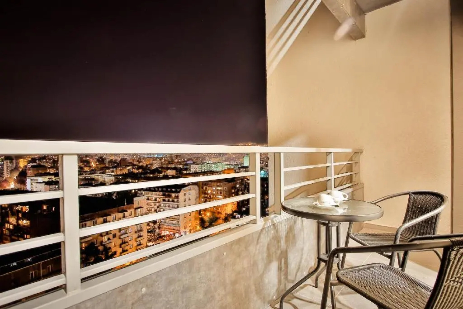 Амери Плаза