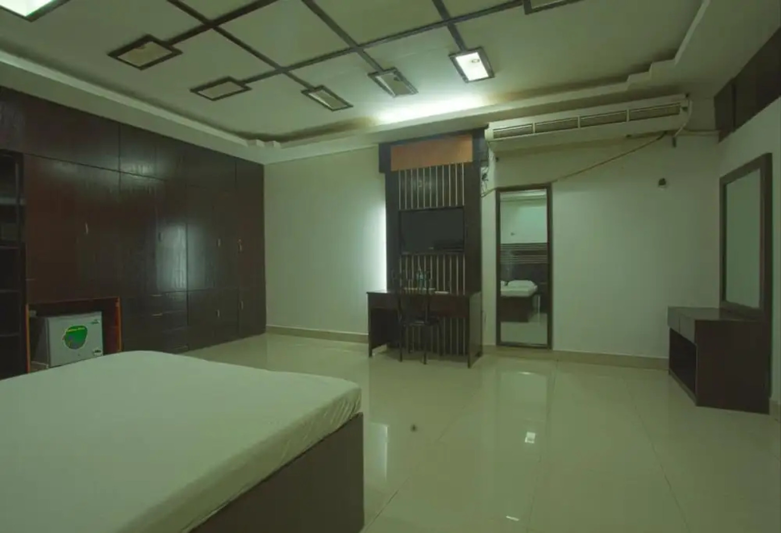 Rax Hotel and Restaurant