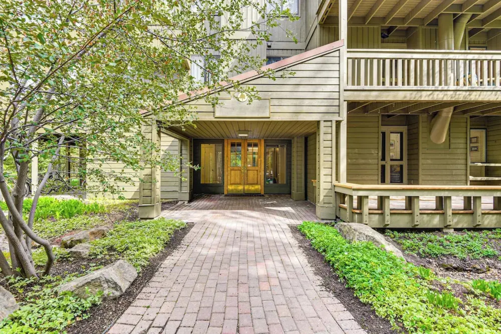 Walk to Sun Valley Village: Condo w/ Deck!