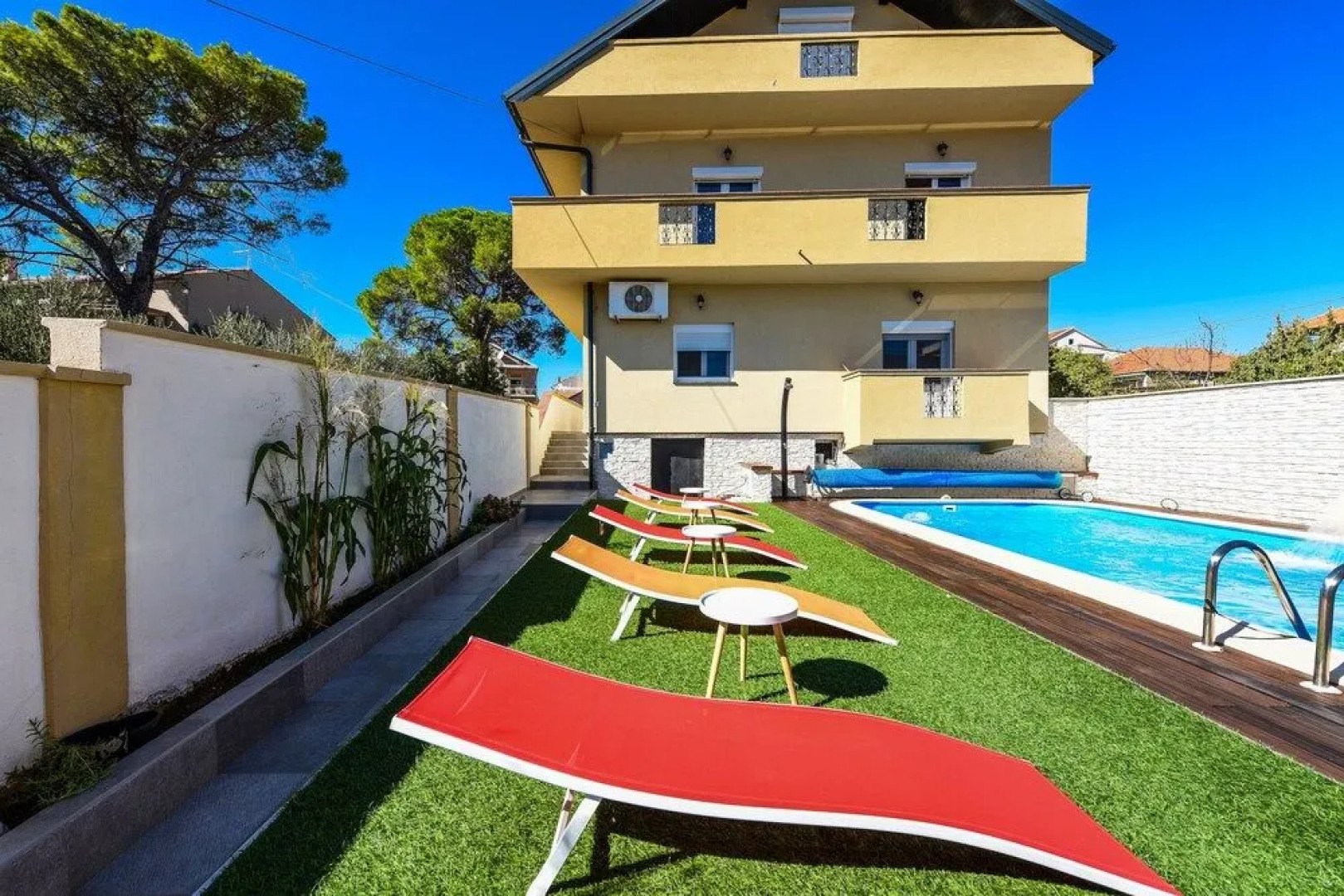 Holiday Apartments Yes Peace