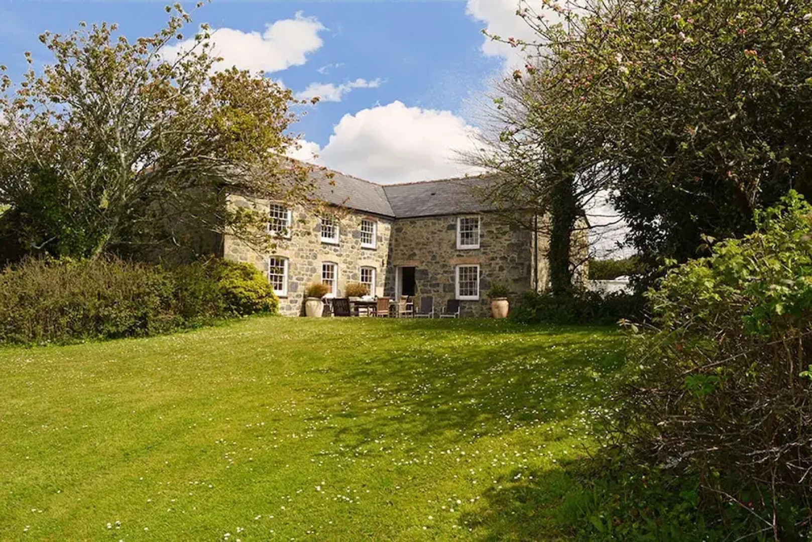 Luxury 5-star farmhouse near the Cornish coast on the Bonython Estate, Lizard Peninsula