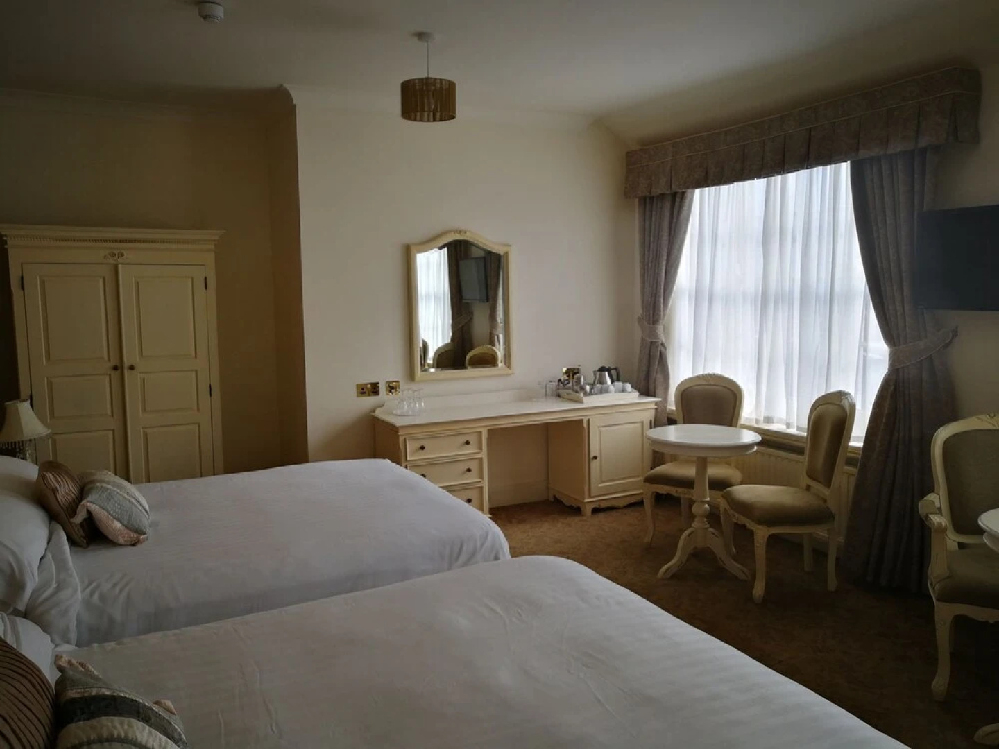 Feathers Hotel, Bar and Restaurant