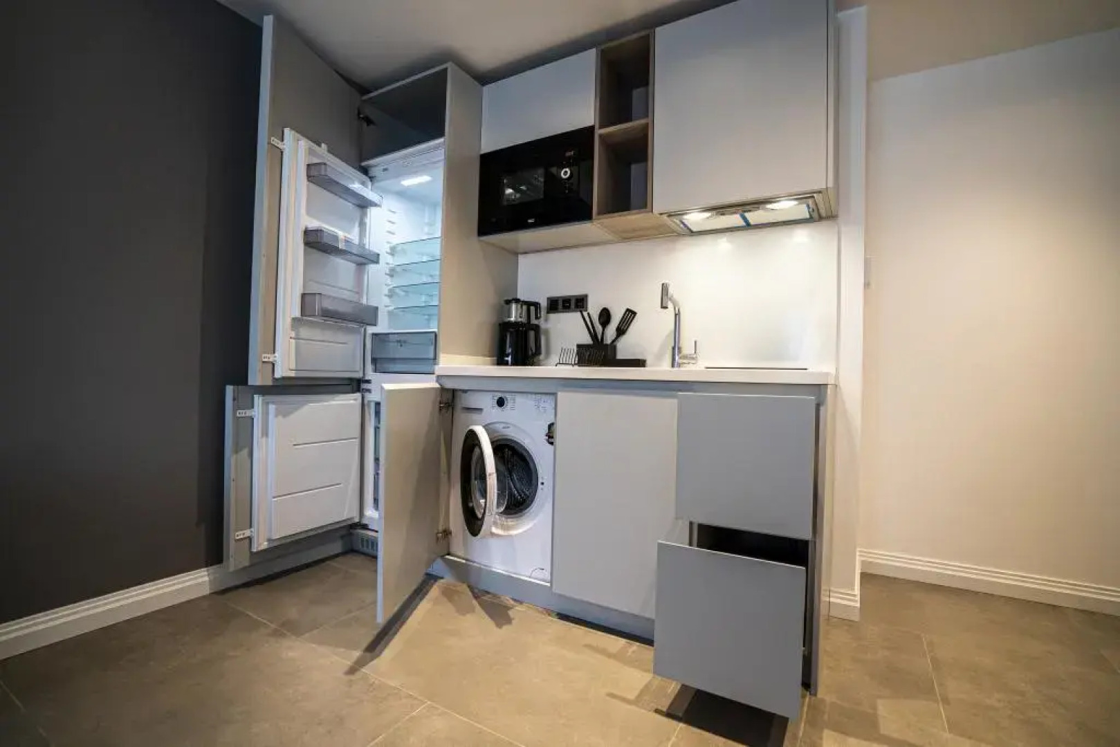 Ayayorgi̇ Homes & Hotels