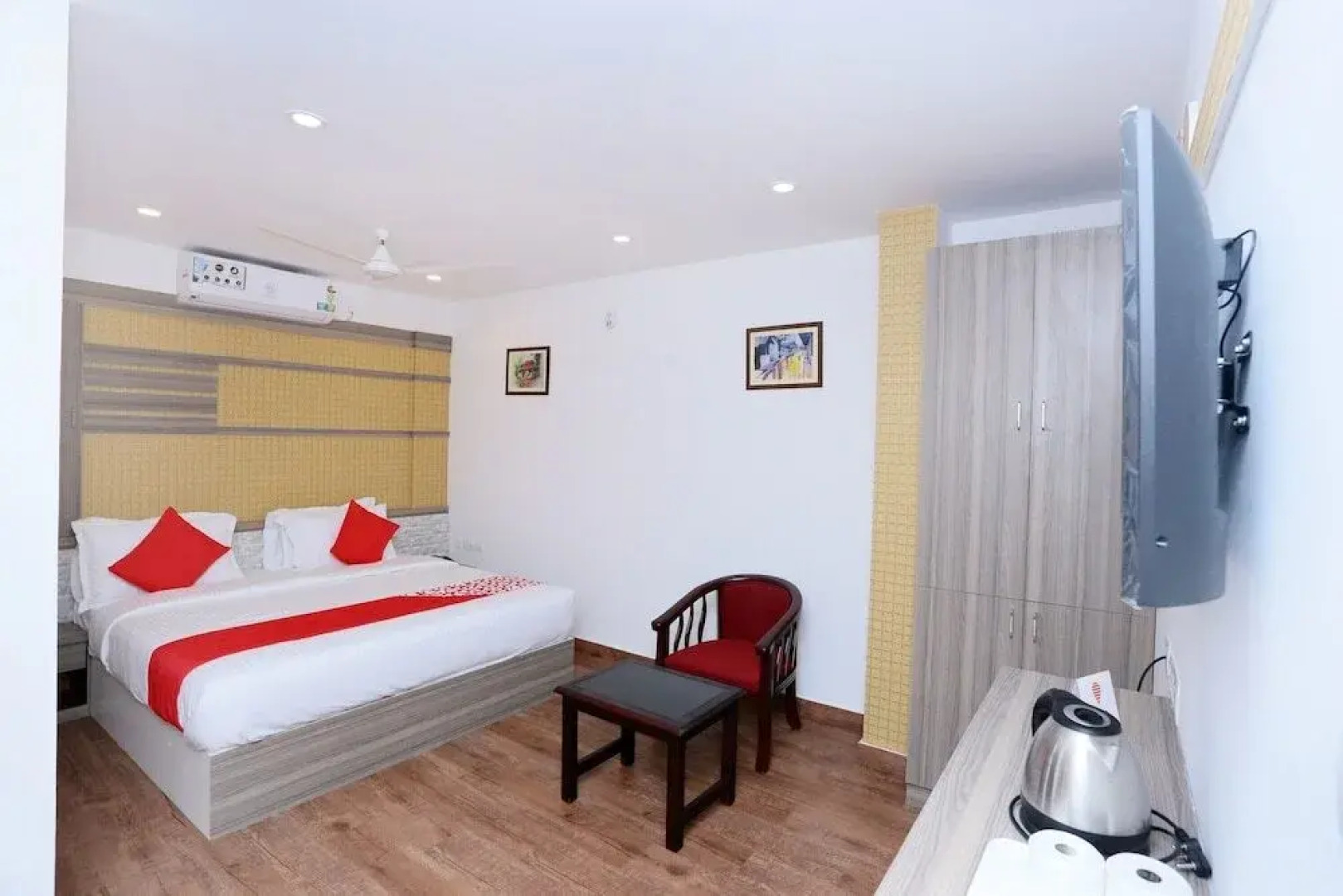 Oyo 22485 Tcs Suites