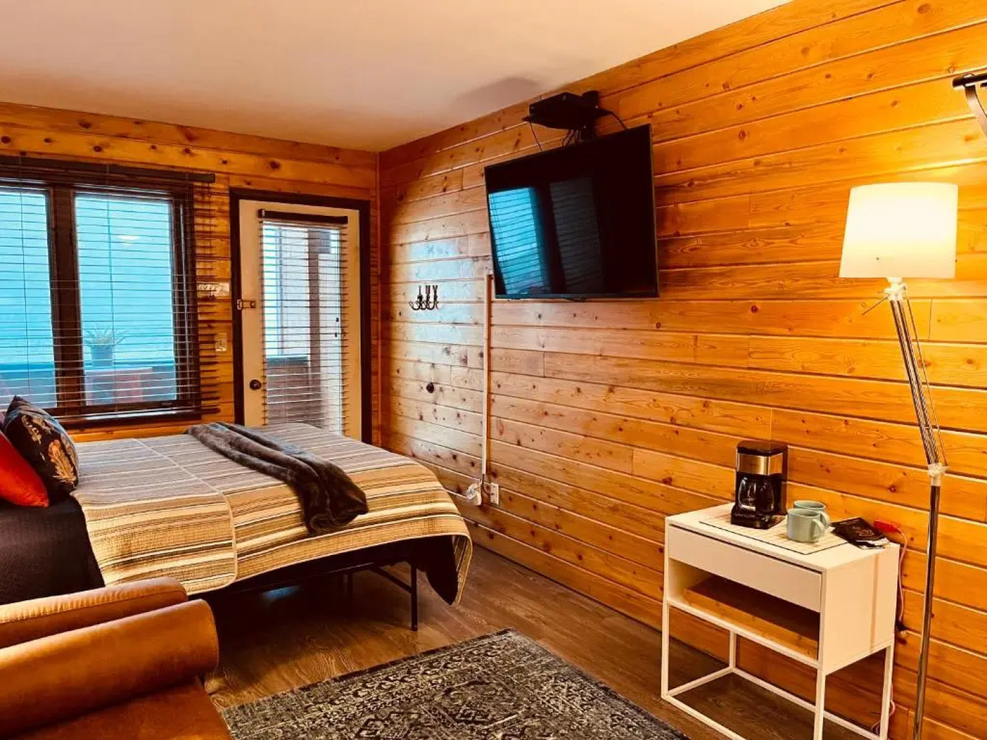 DOCO Rocky Mountain Vacation Rental-Queen Suite with Resort Amenities