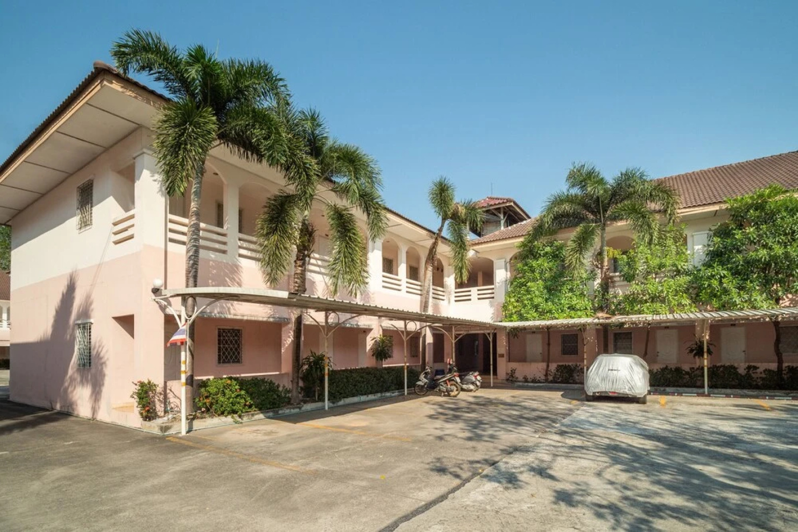 9's Born by OYO Rooms