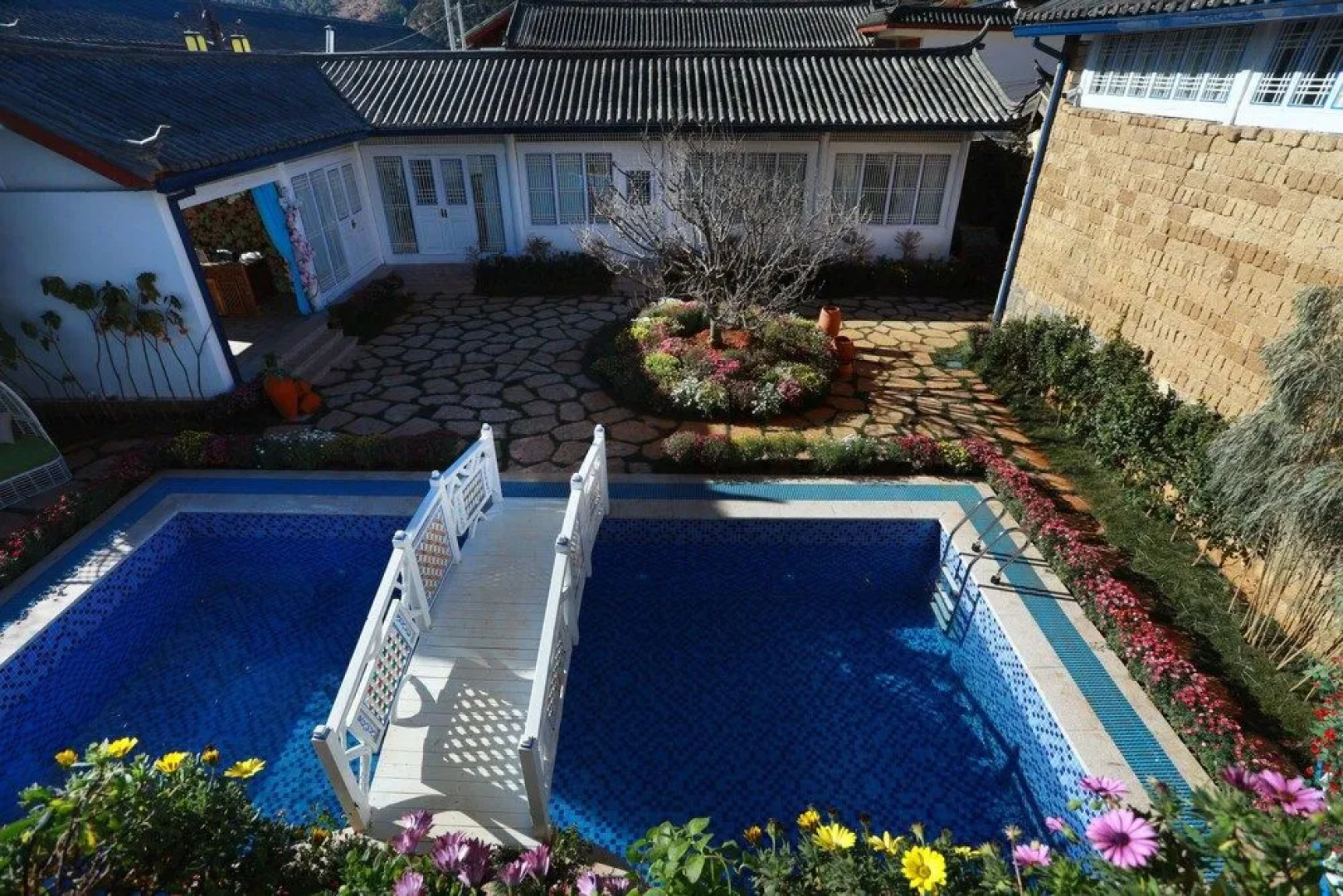 Hua Linglong Courtyard Inn