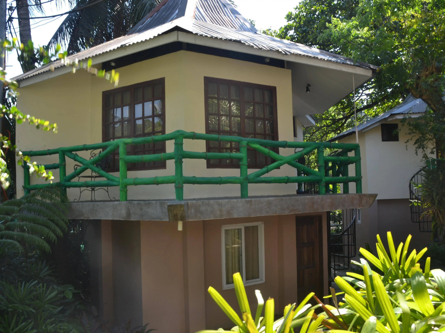 Anne Raquels Hillside Resort and Hotel