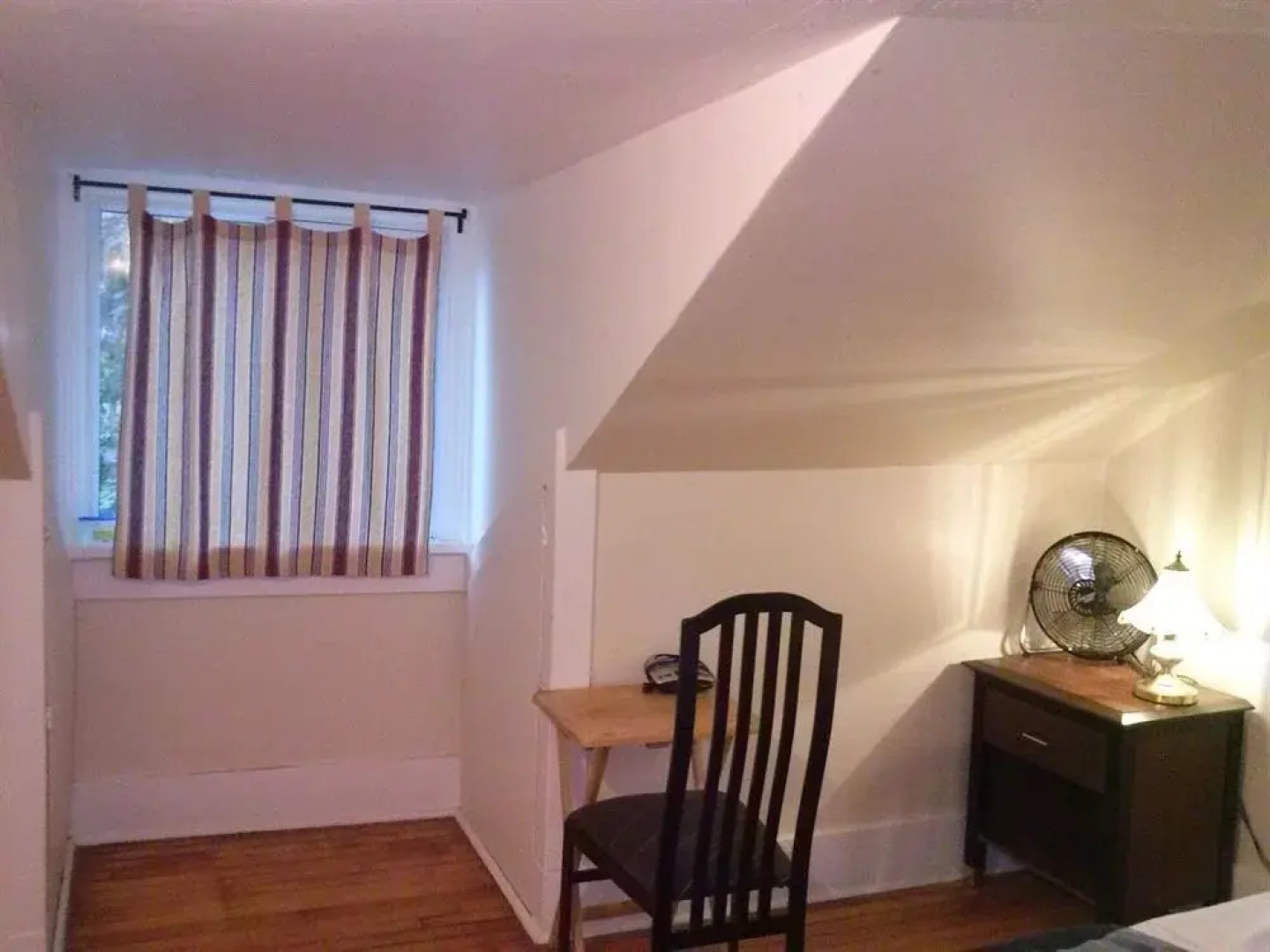 Port Hope Economy Apartments