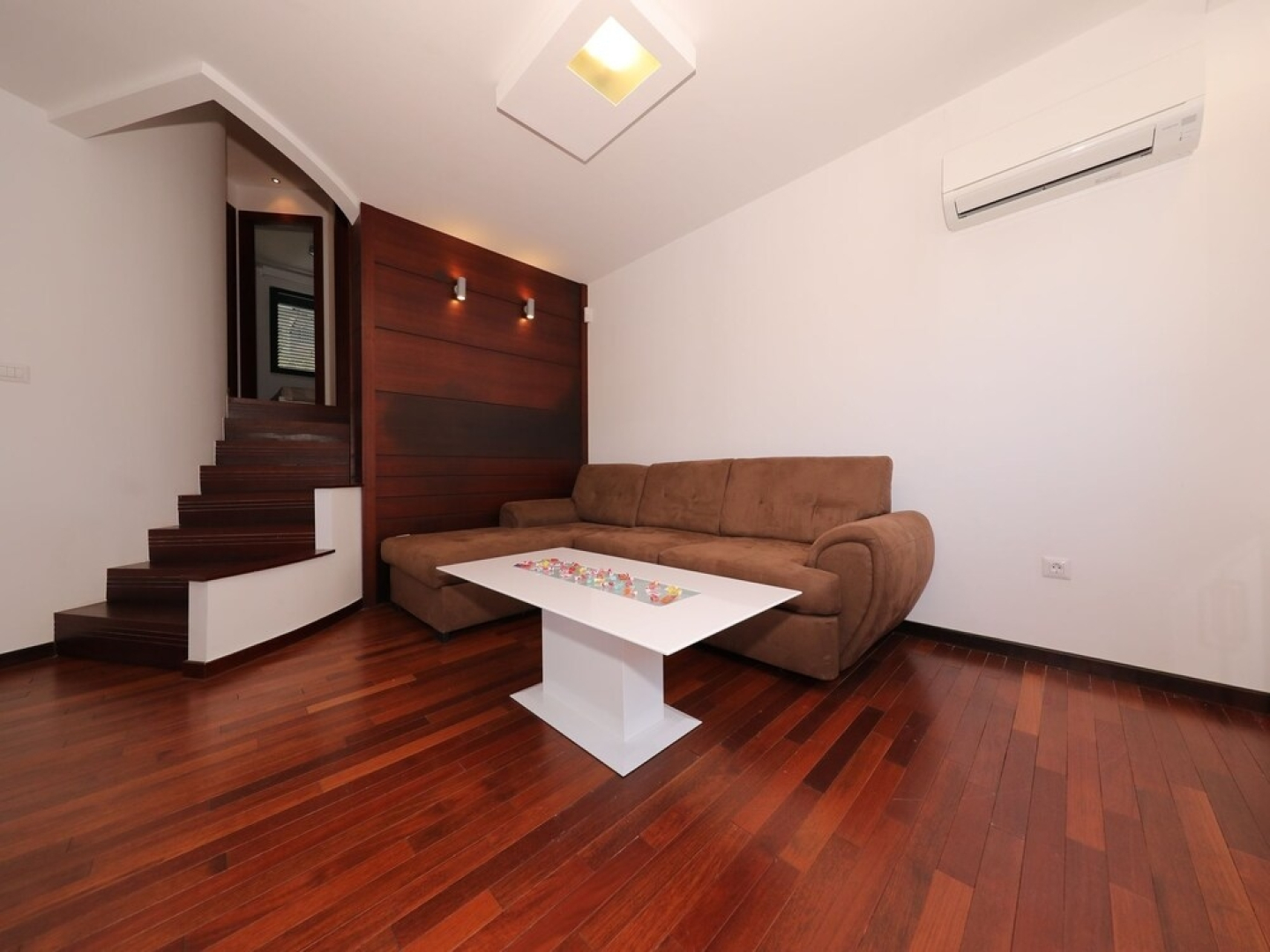 Luxurious Apartment in Seline Dalmatia, Offering sea Views