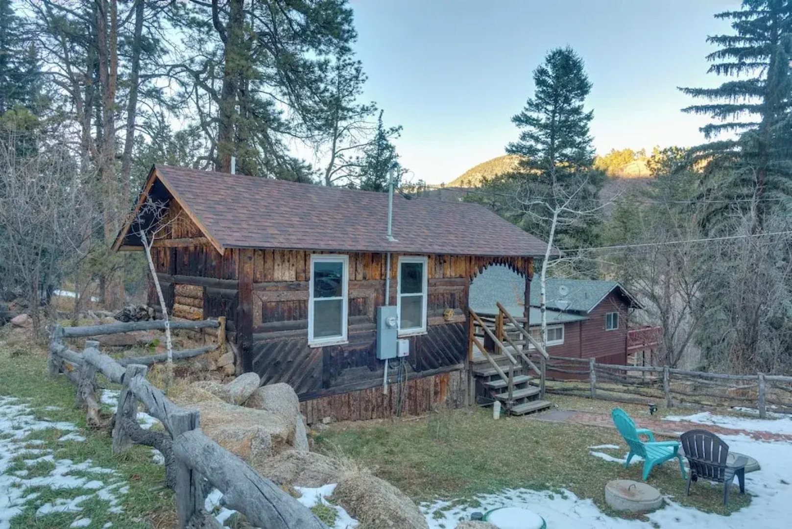 Rustic Log Cabin w/ Studio ~ 5 Mi to Pikes Peak!