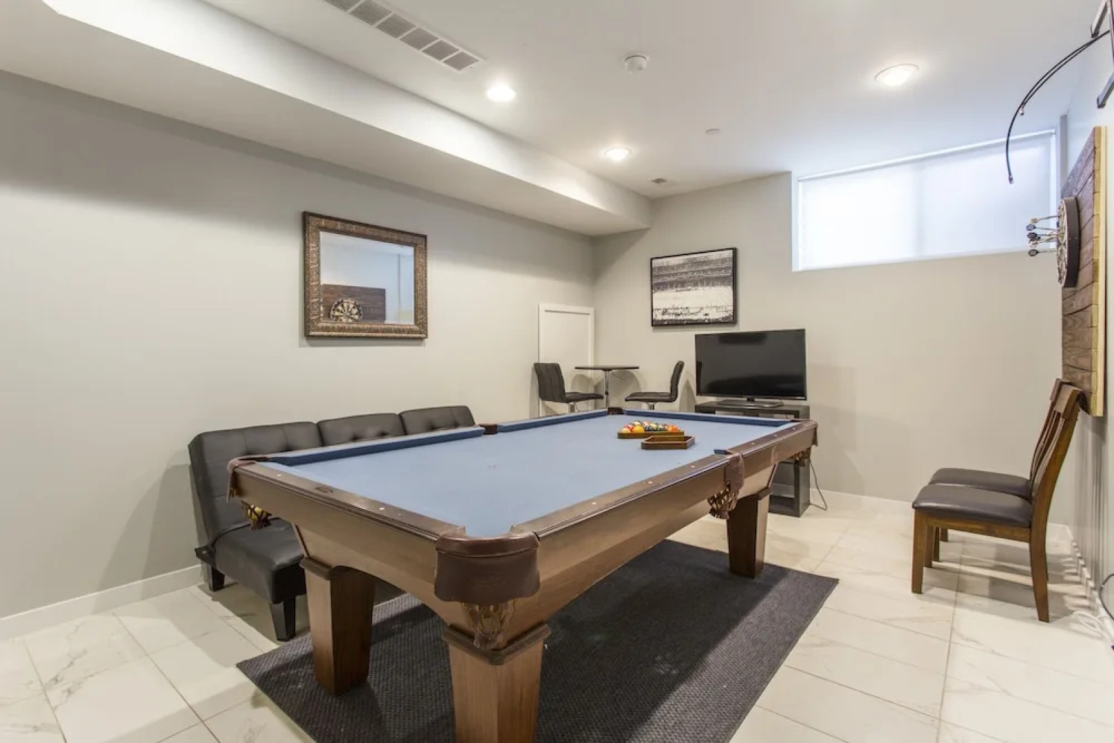 Philly's Finest - Roof Deck, Pool Table and More