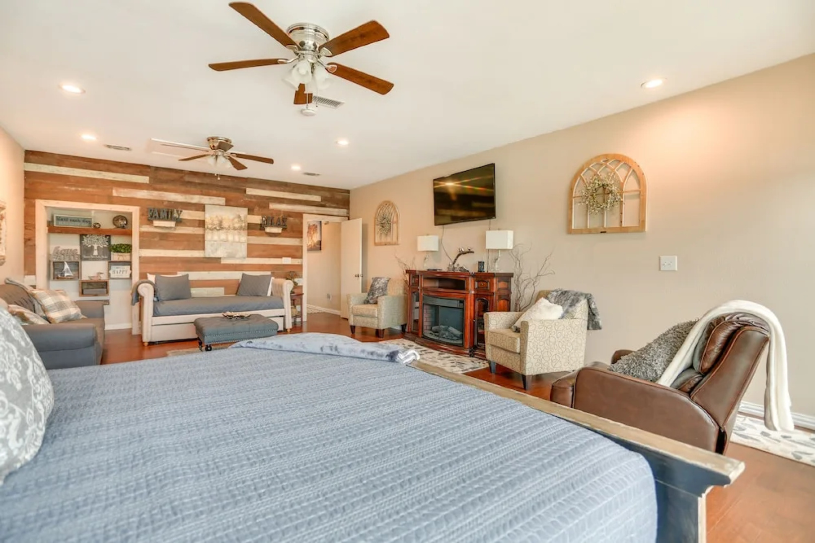 Lakefront Townhome in Pottsboro: Pets Welcome!