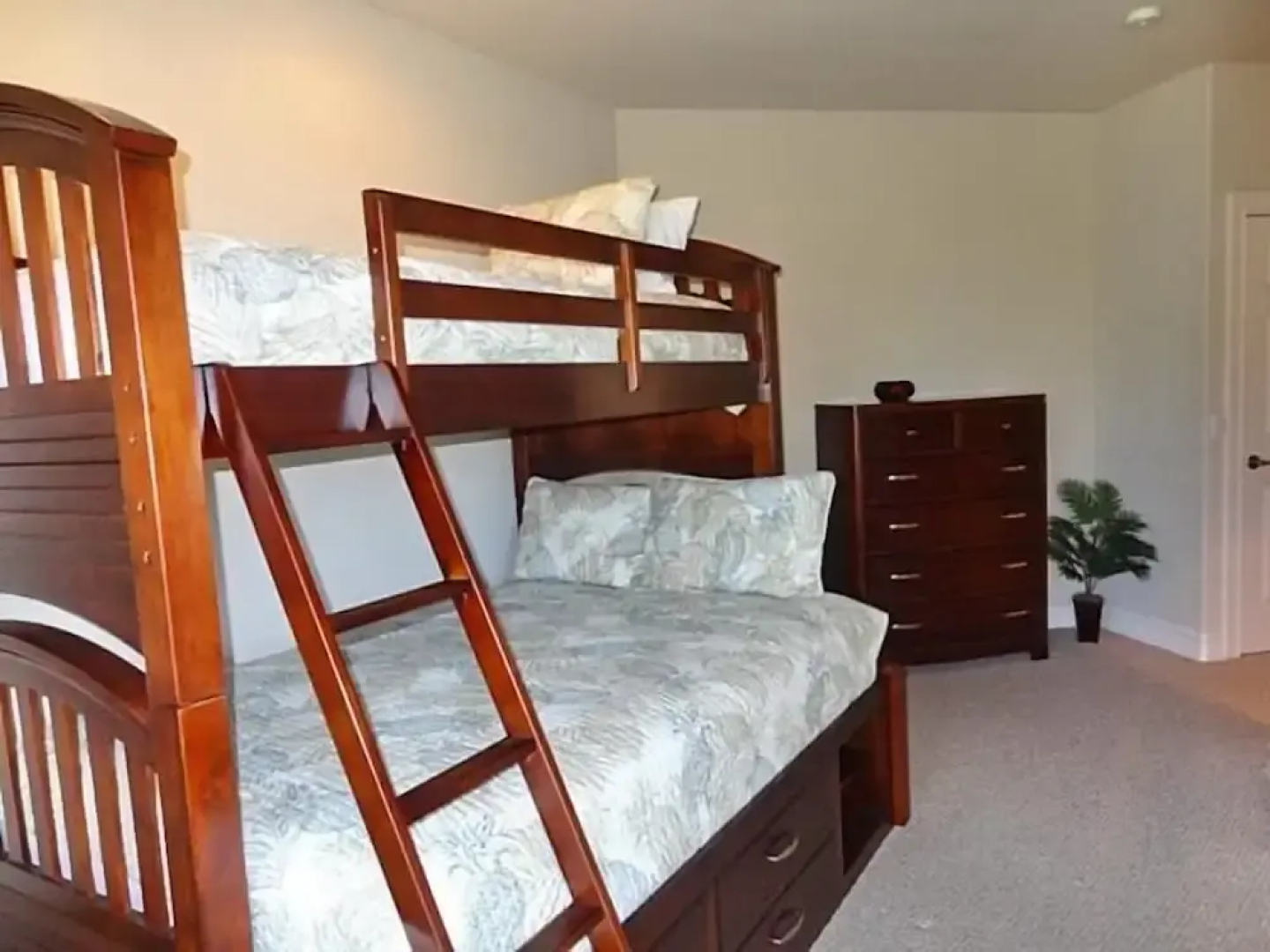 DOVE816 4 Bedroom Holiday Home by Marco Naples Vacation Homes