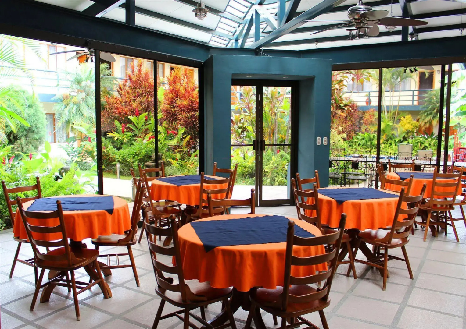 Soluxe El Sesteo Hotel