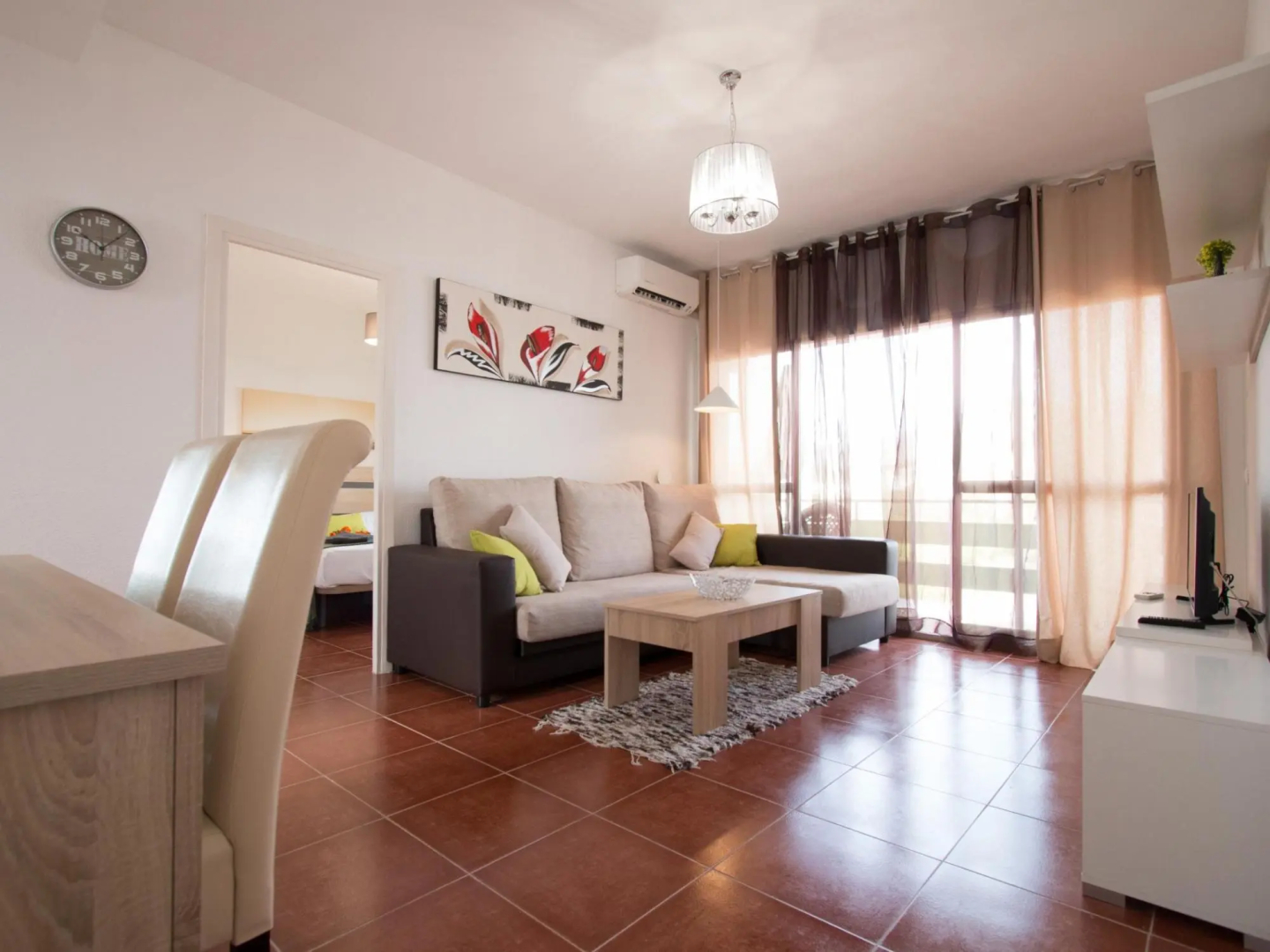 Holidays2Torremolinos Apartamento de 3 dormitorios con terraza y piscina comunitaria