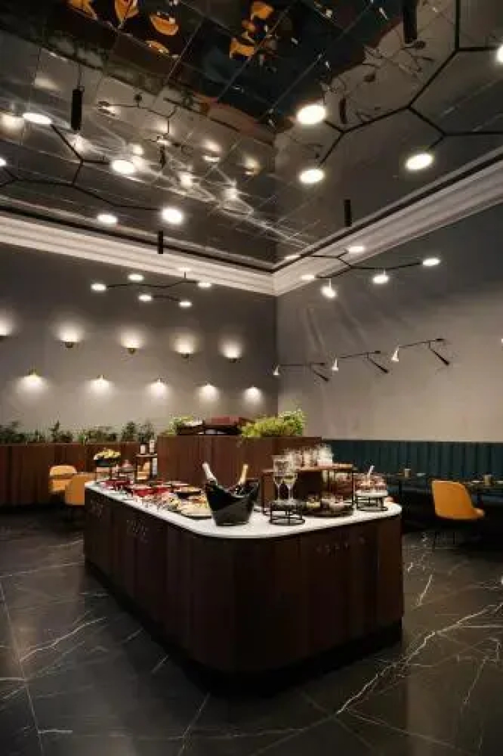 Golden Ship Hotel / Aranyhajo Fogado