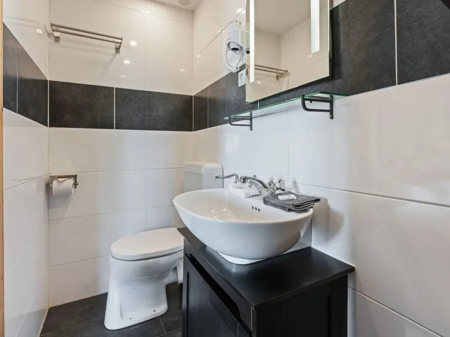 Tranquil Apartment With Sauna, Fitness Room, Garden, Terrace