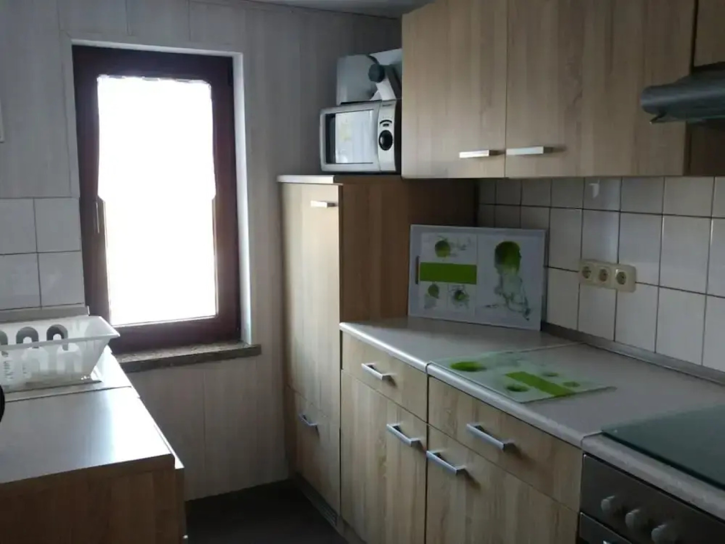 Sunlit Retreat With Garden