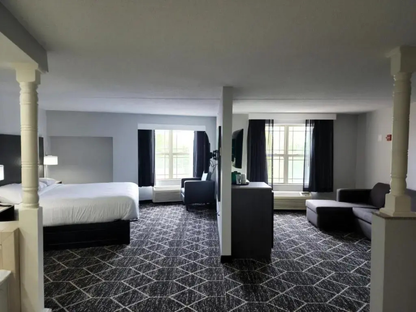 La Quinta Inn & Suites by Wyndham Lake George