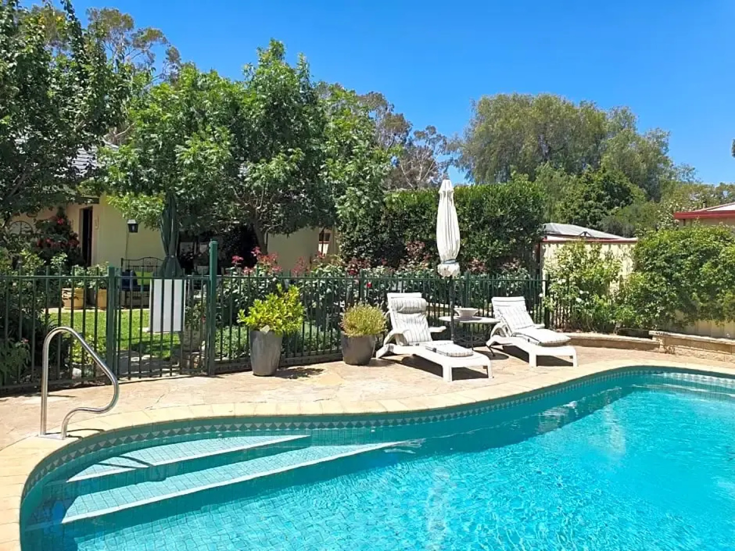 Courtsidecottage Bed and Breakfast