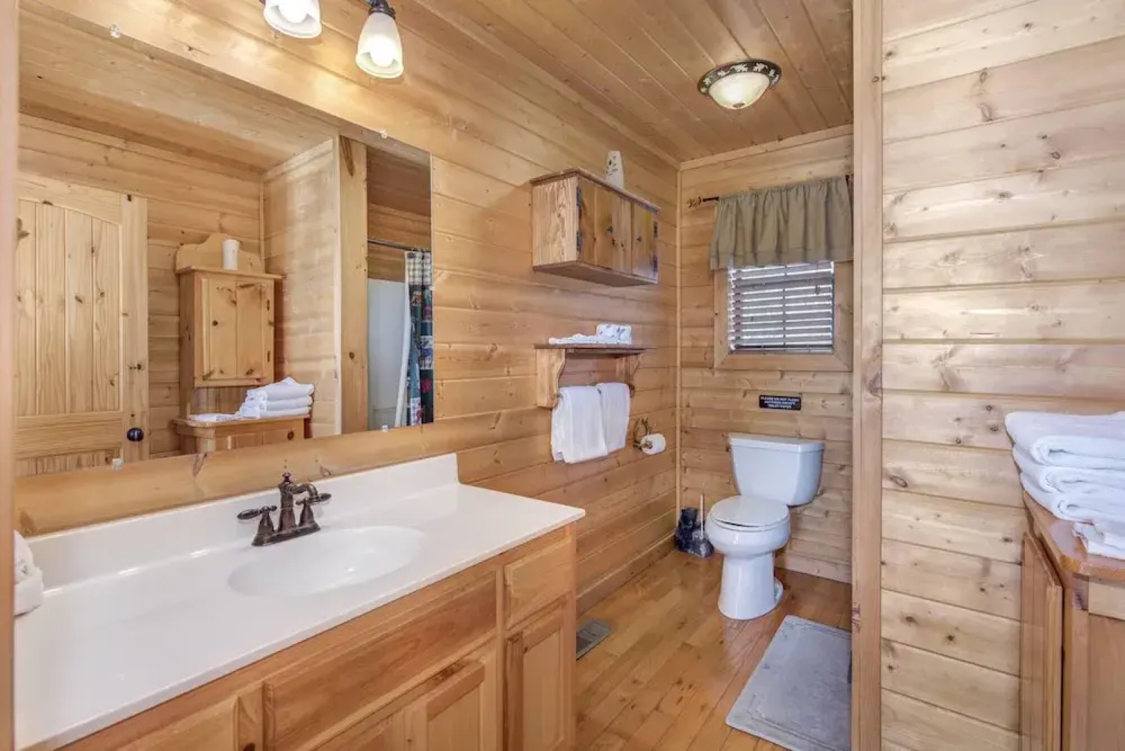 Woodland Wonder w/ Hot Tub and Pool Table!