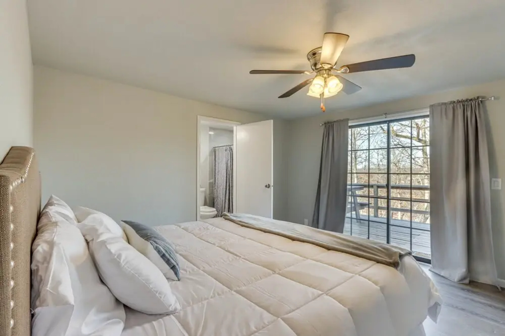 Lakefront Rogers Retreat w/ Grill & Spacious Deck