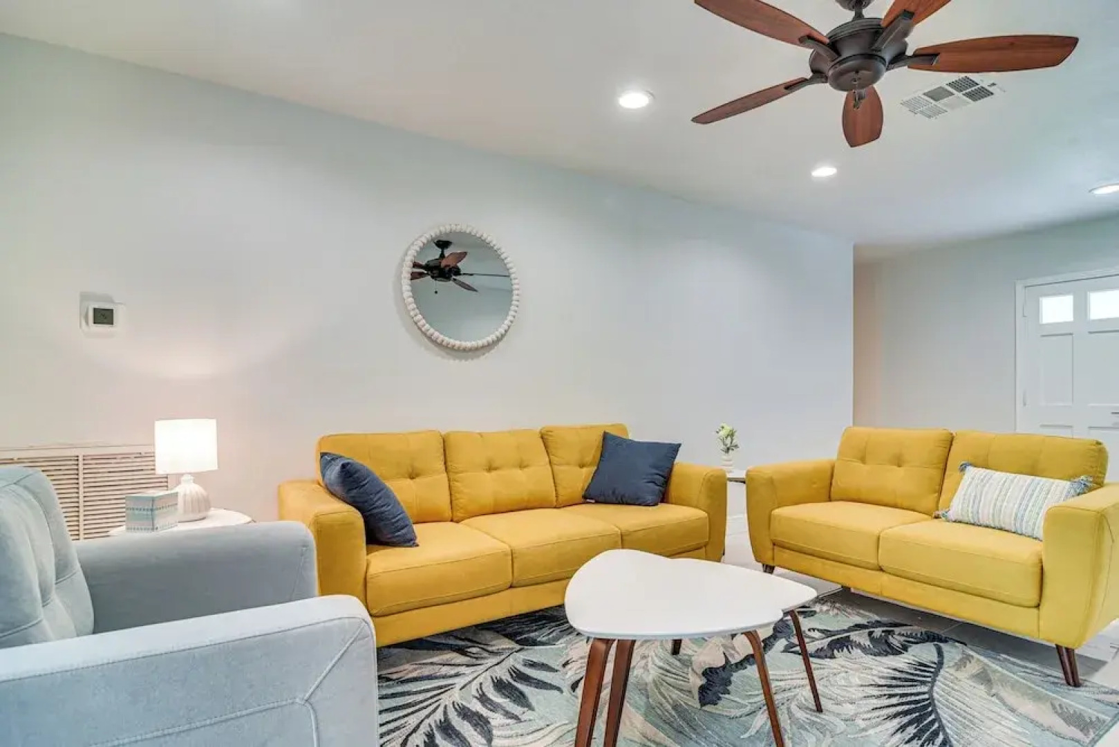 5 Mi to Beach: Tampa Retreat w/ Furnished Lanai!