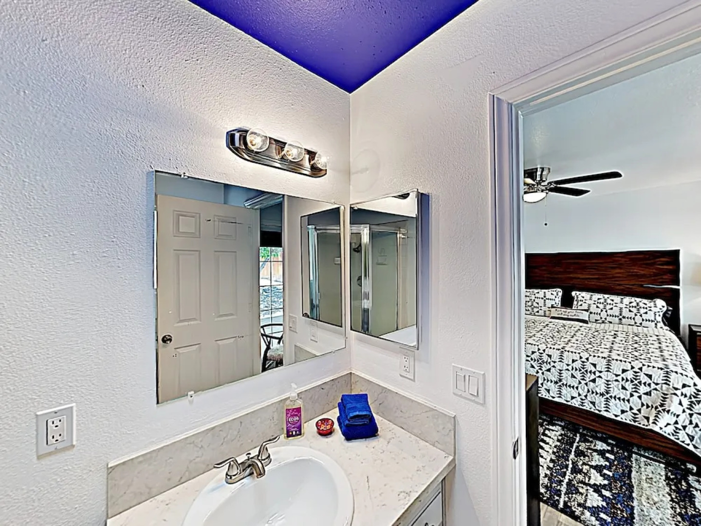 Rawhide Ranch - Walk To Pappy And Harriet's With Hot Tub! 3 Bedroom Home by RedAwning