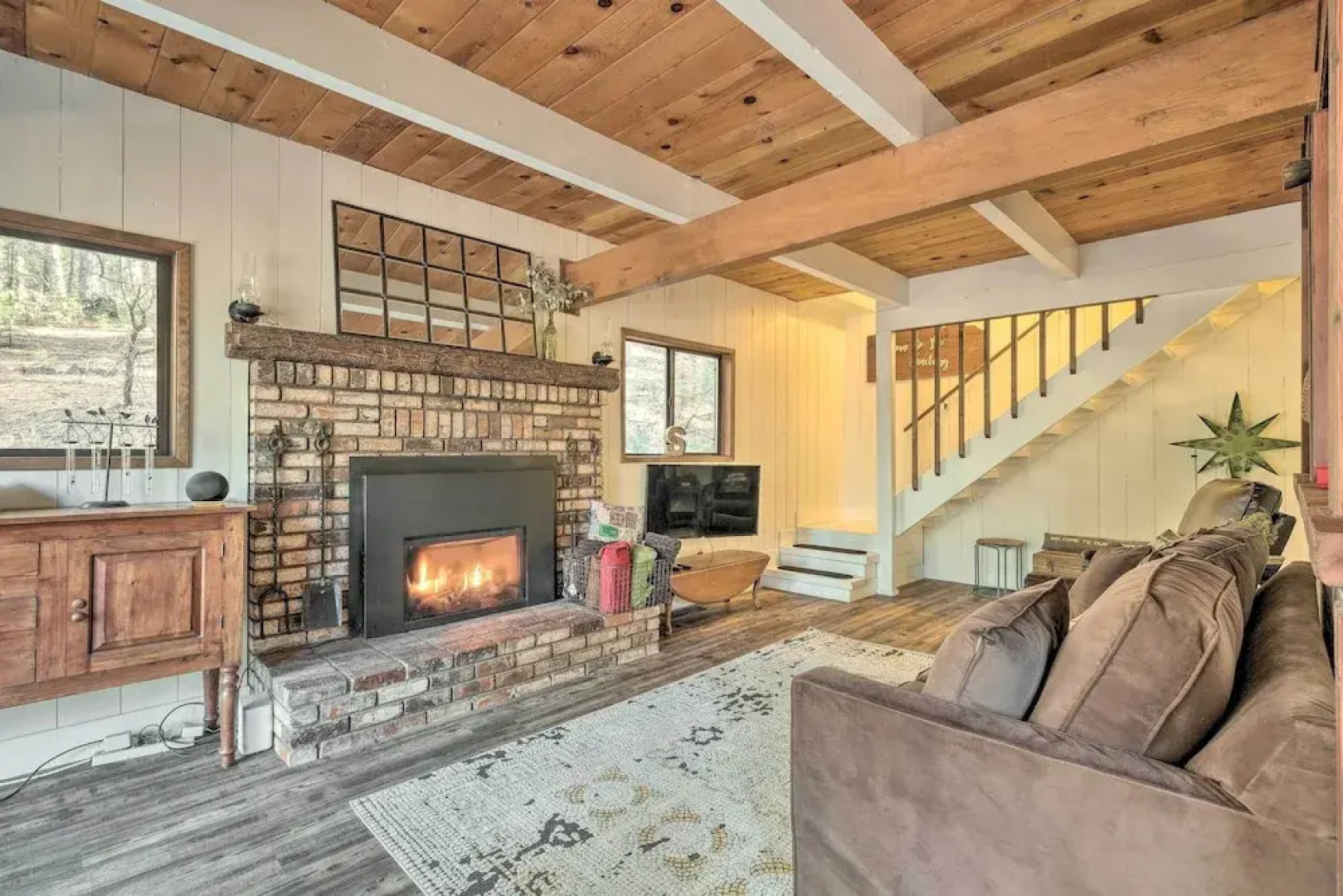 Walk Downtown: Arnold Cabin w/ Large Deck!