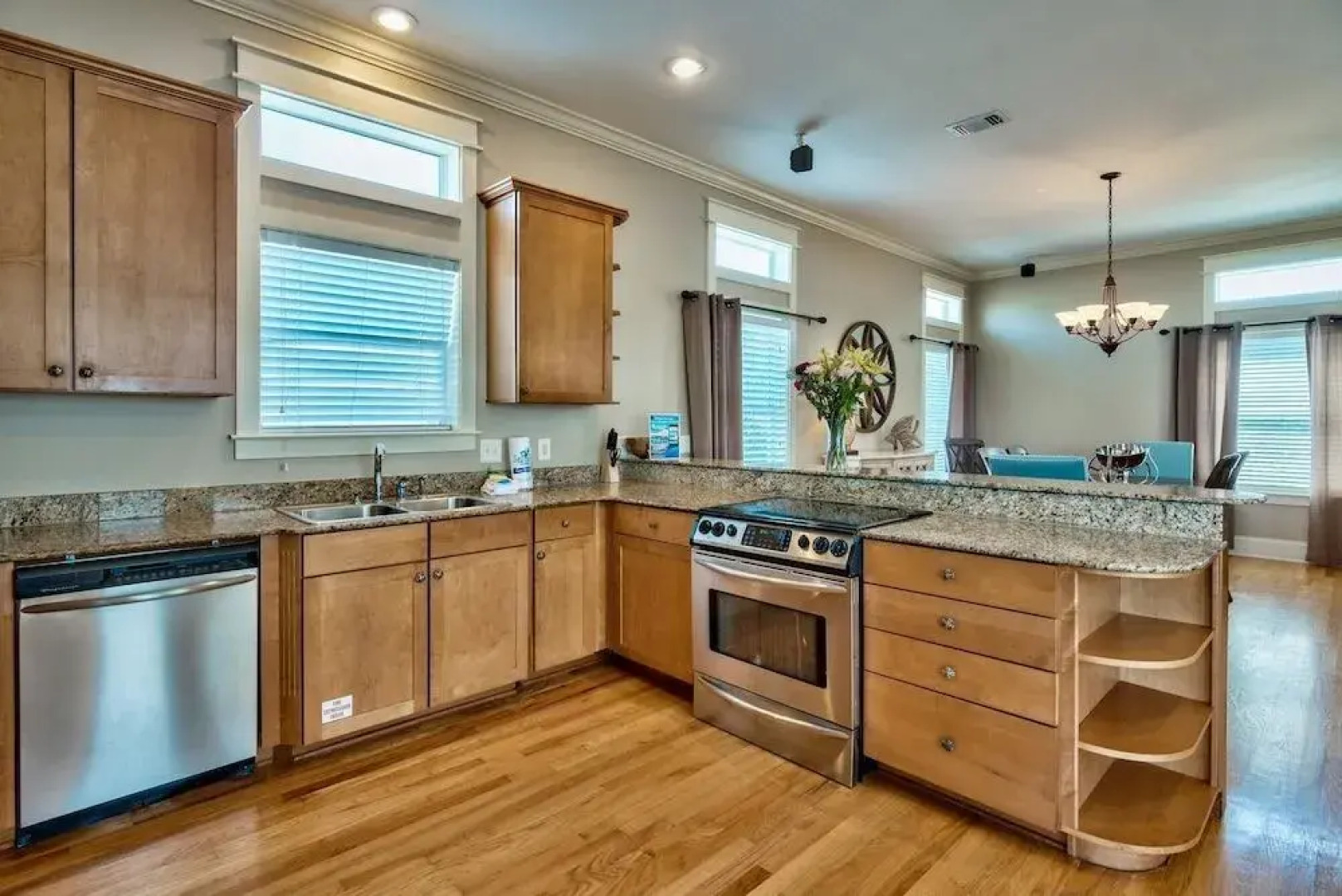 Coastal Vue 5 Bedroom Holiday Home by Five Star Properties