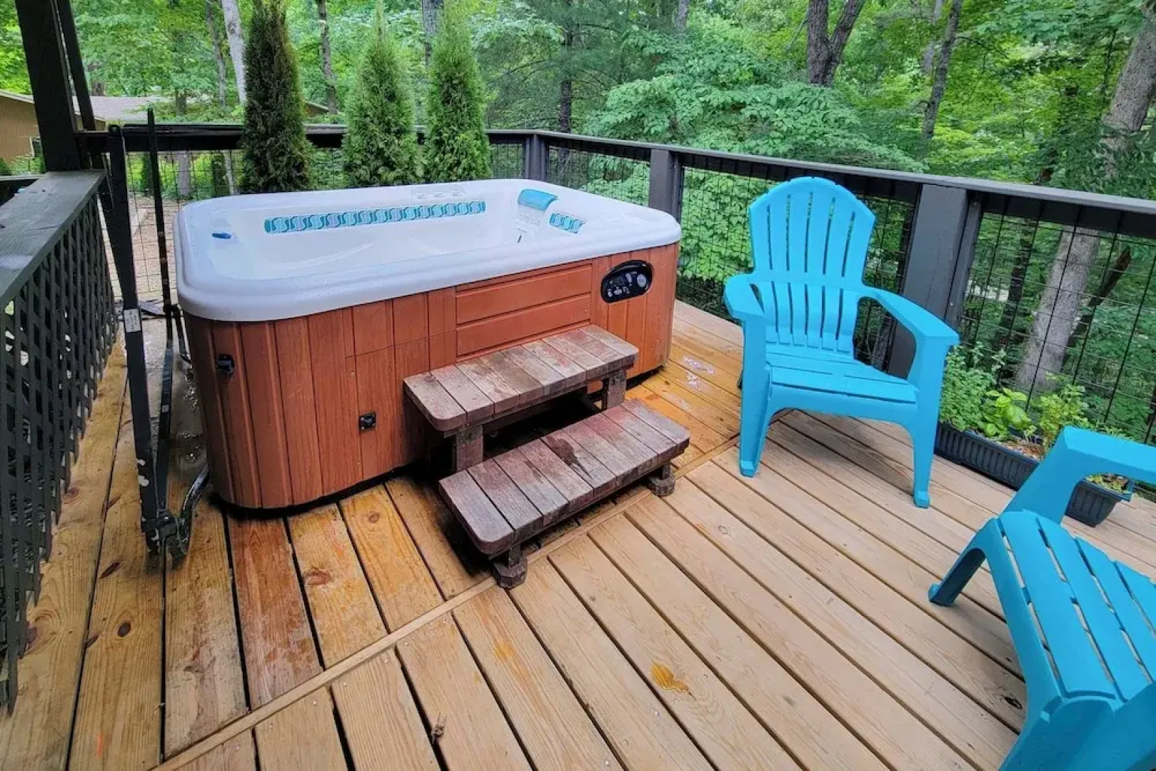 Charming Murphy Escape w/ Fire Pit & Hot Tub!