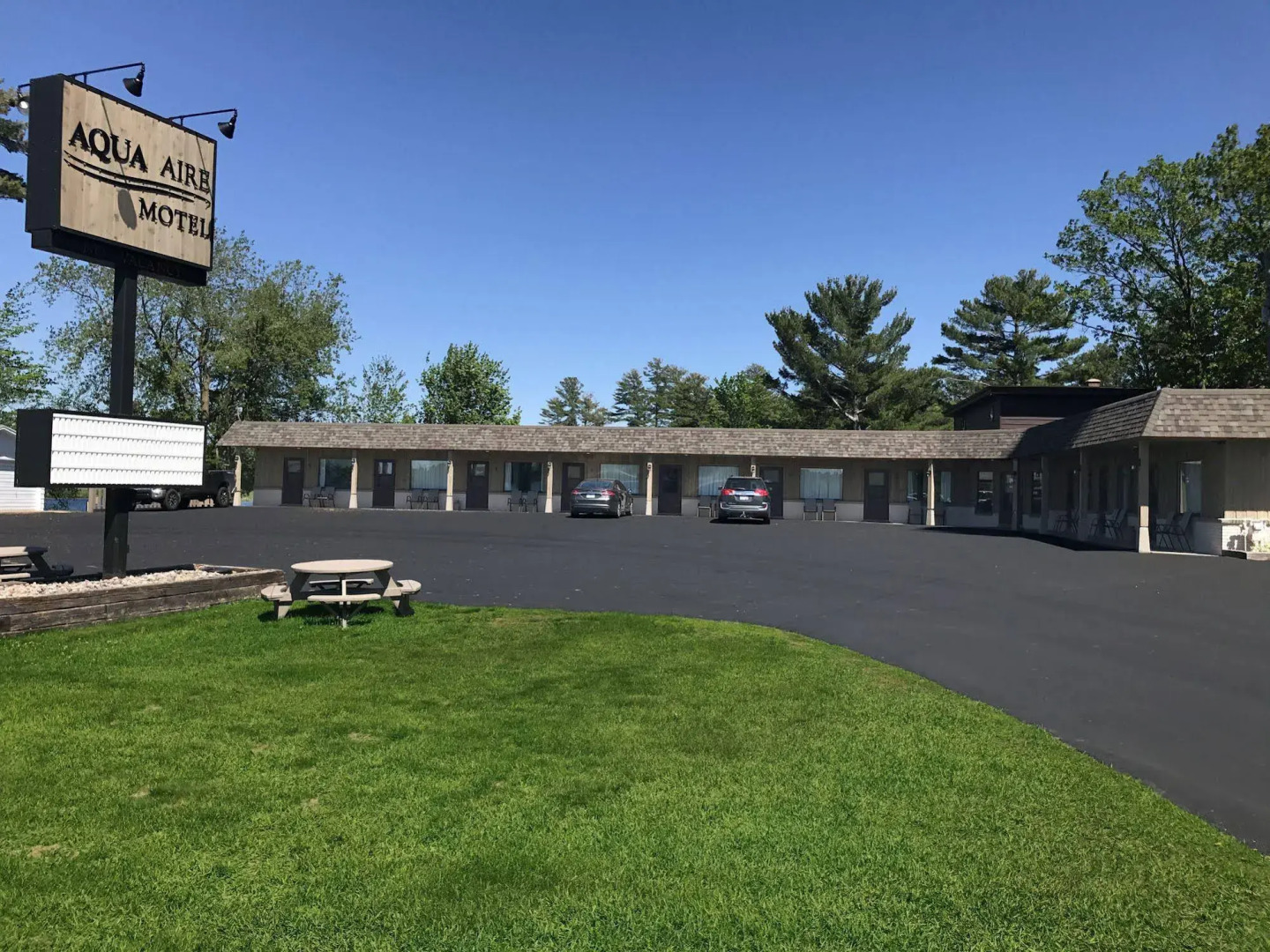 Aqua Aire Inn & Suites