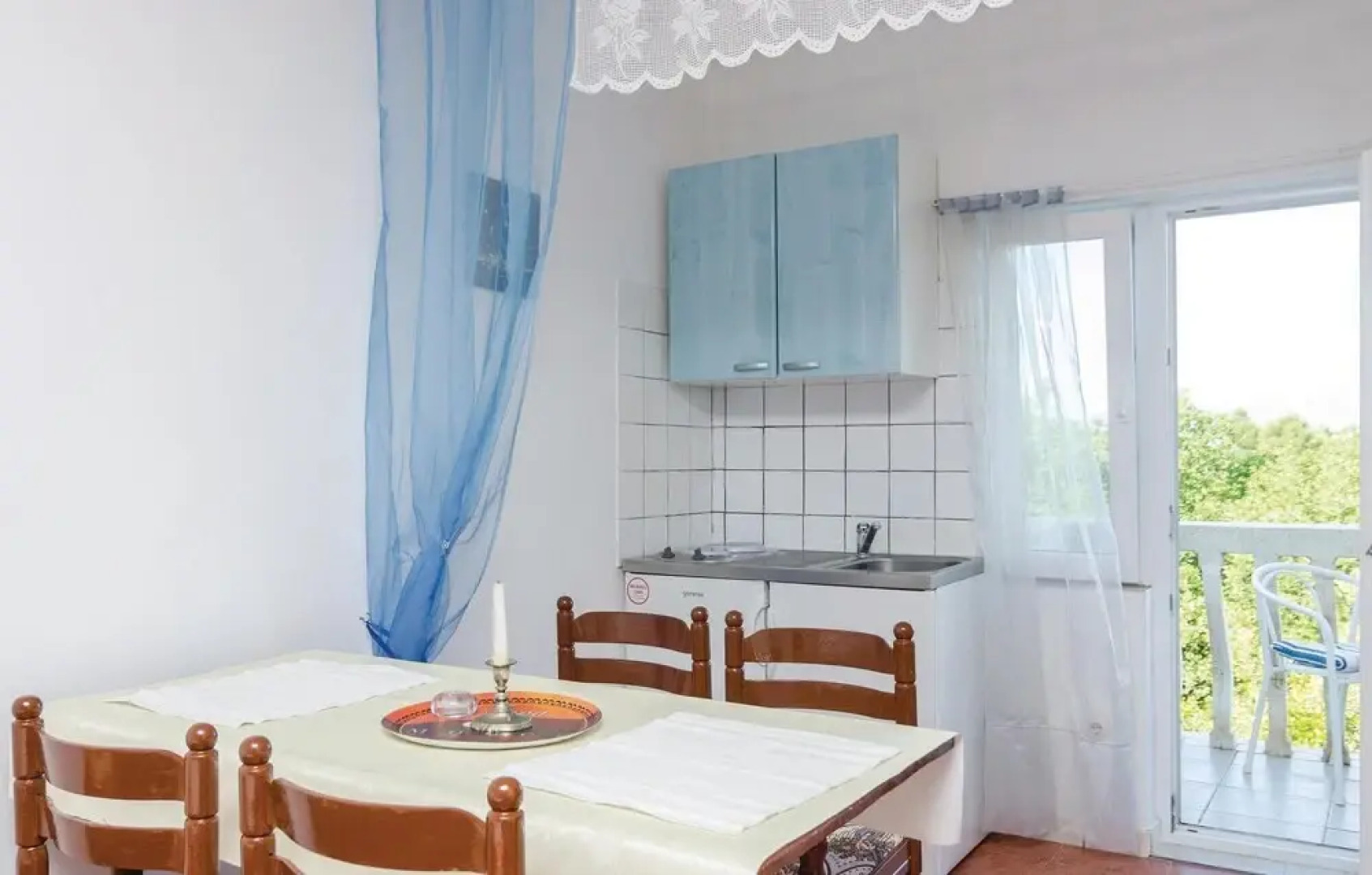 Nice Home in Sreser With Wifi and 3 Bedrooms