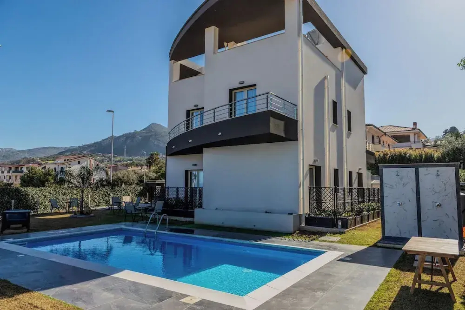 Residence con Piscina e Giardino